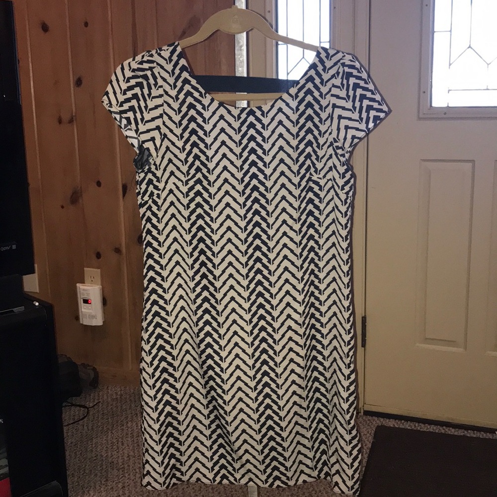 🖤 Black & cream patterned dress, never worn!